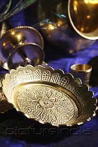 PictureIndia - Carved Indian bowls and cups