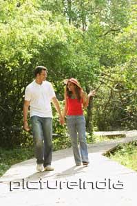 PictureIndia - Couple in park, walking, holding hands